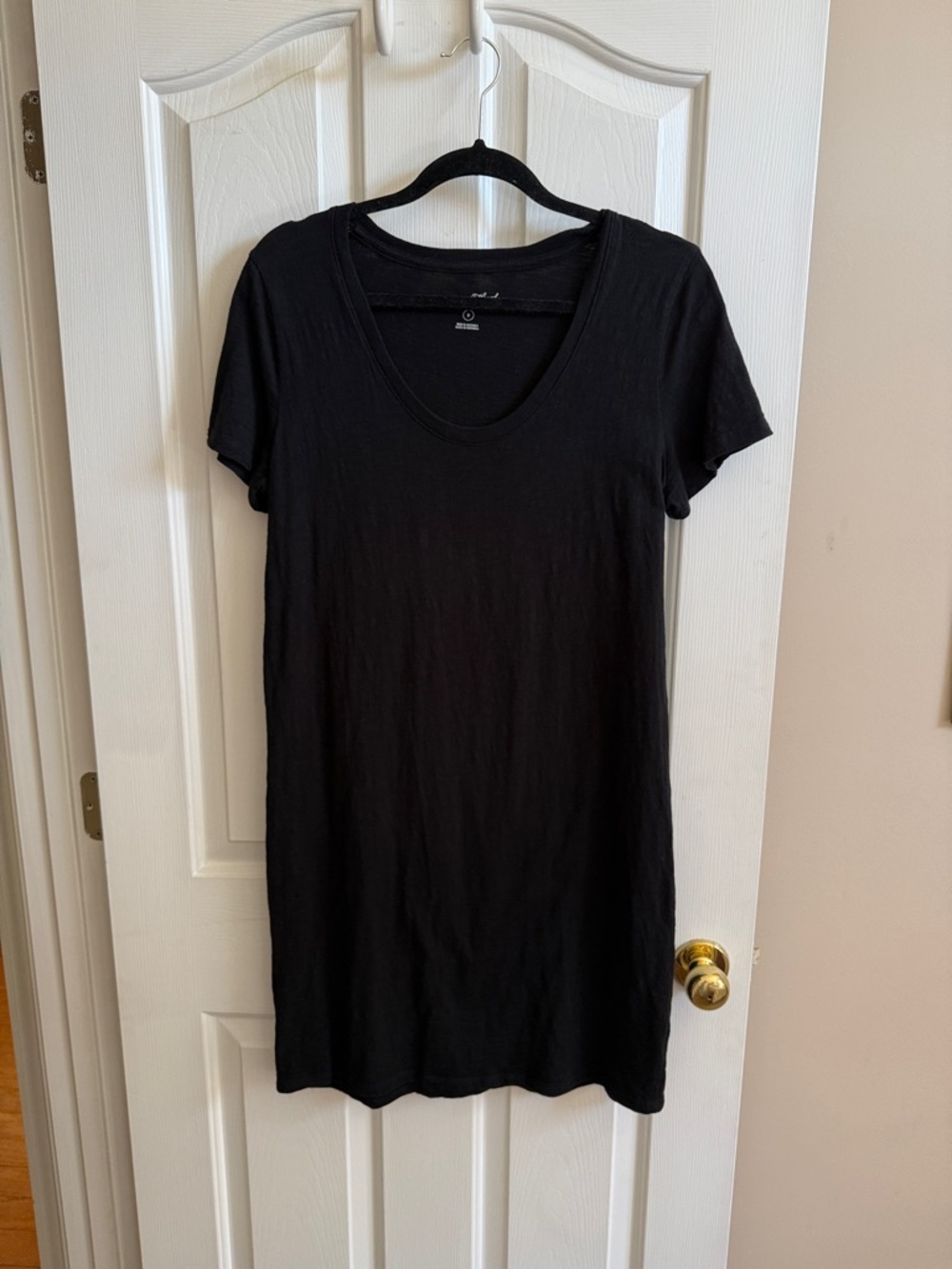 Universal Thread Black Scoop-Neck Short Sleeve Tee Dress